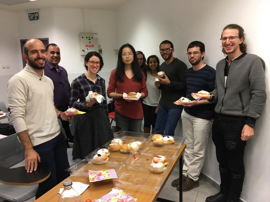 הדלקת נרות בשיעור &quot;לשון תקופת הביניים&quot;